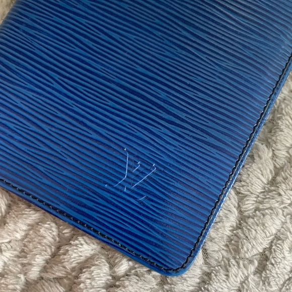 Louis Vuitton Epi Wallet - Picture 2 of 16
